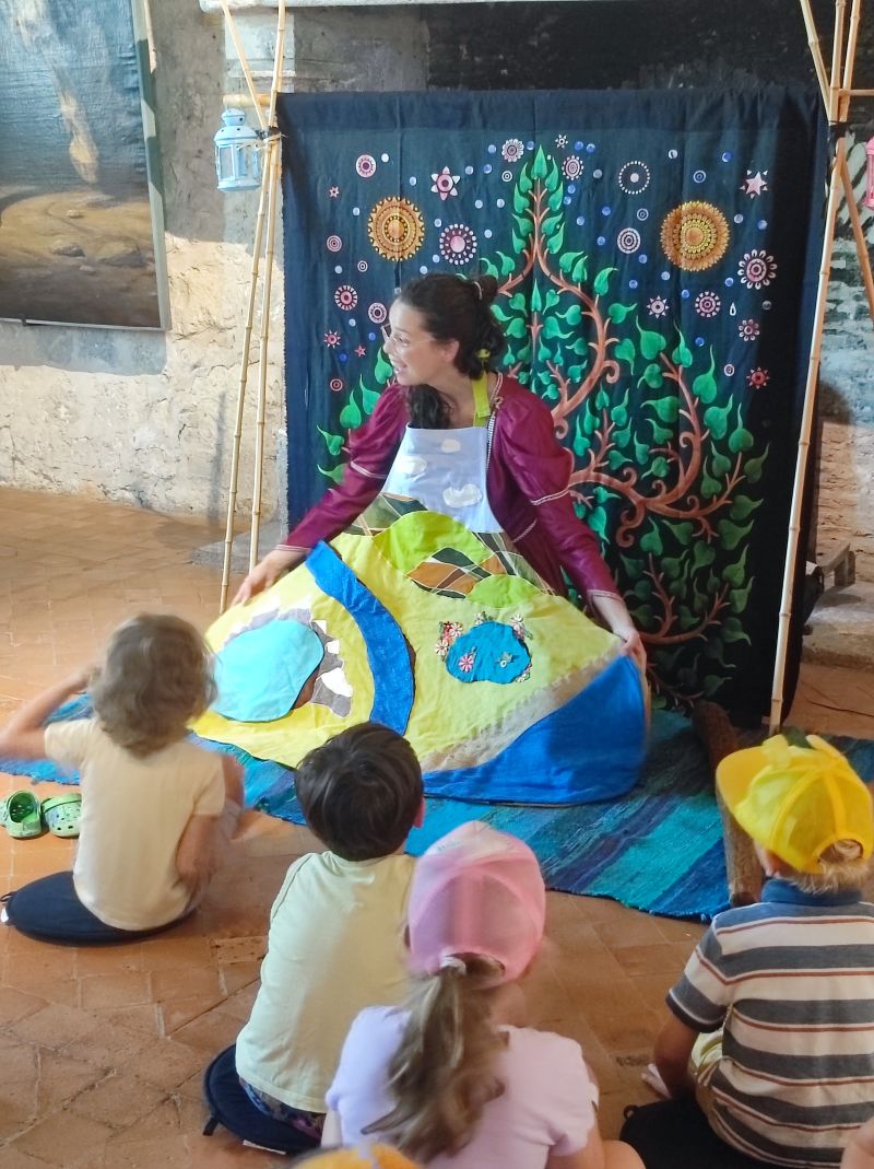 Amstramgram ! C'est toi qui traverses le bois.