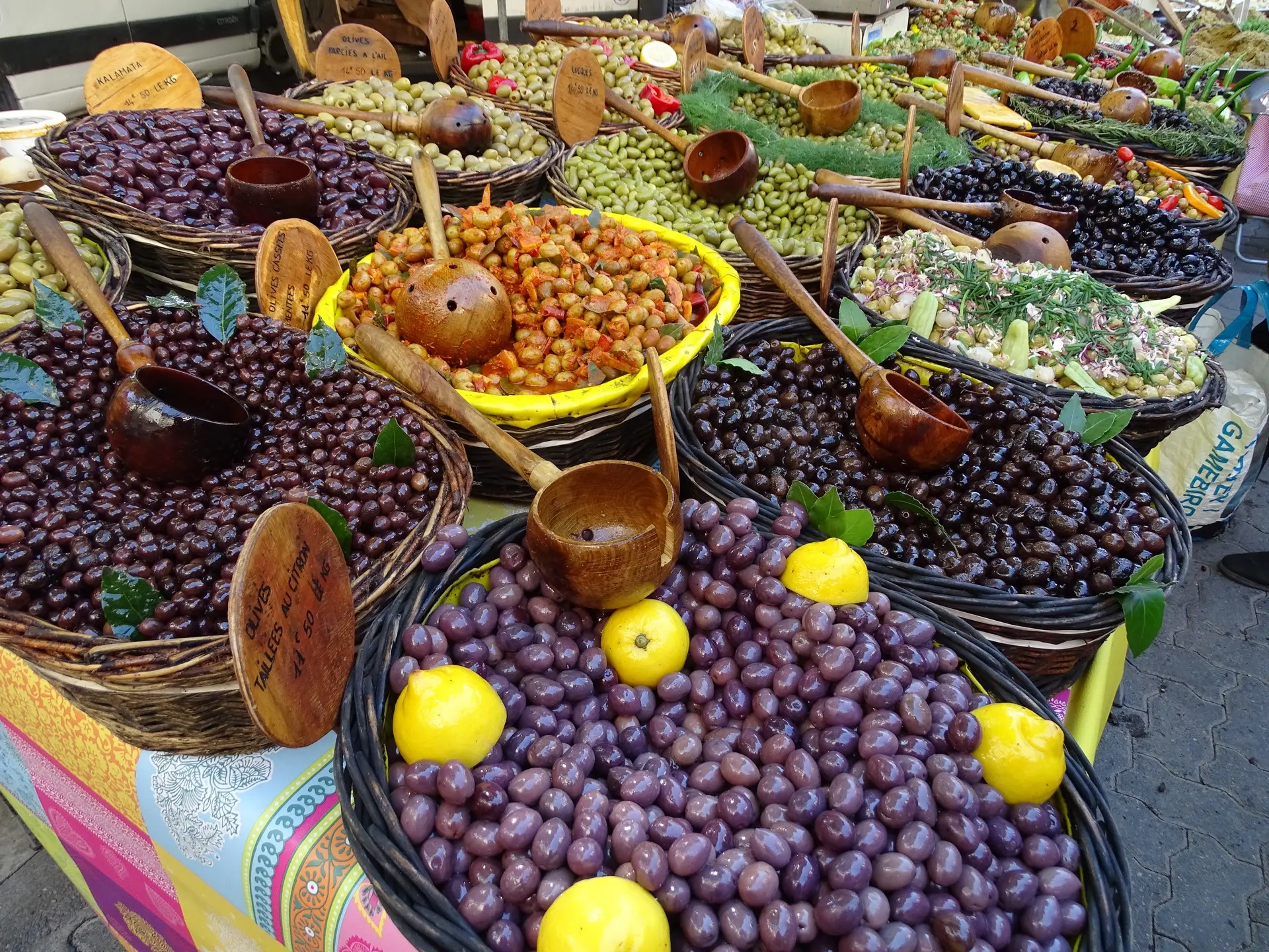 Marché Provençal hebdomadaire à Paradou