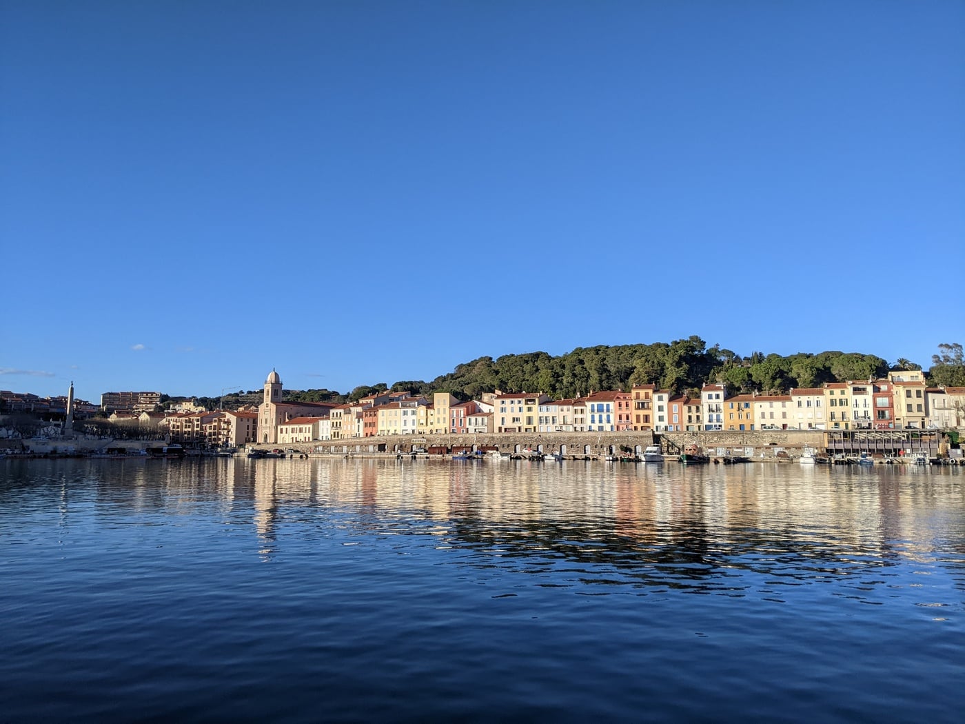 "MACKINTOSH SE RACONTE ET RACONTE SON PORT-VENDRES"