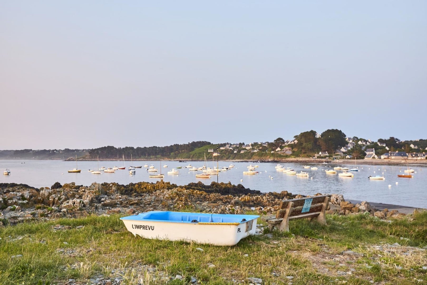 Baie de Lannion en bateau avec escale libre à Locquémeau