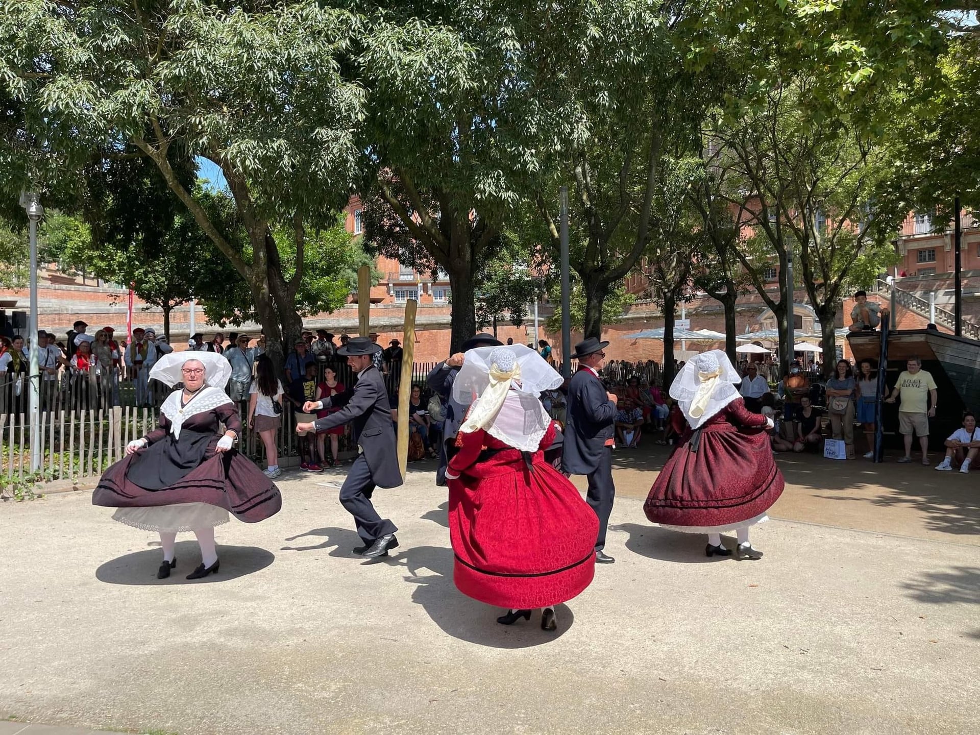 Les visiteurs du soir : Spectacle de l'Escola Dau Mont-Gargan