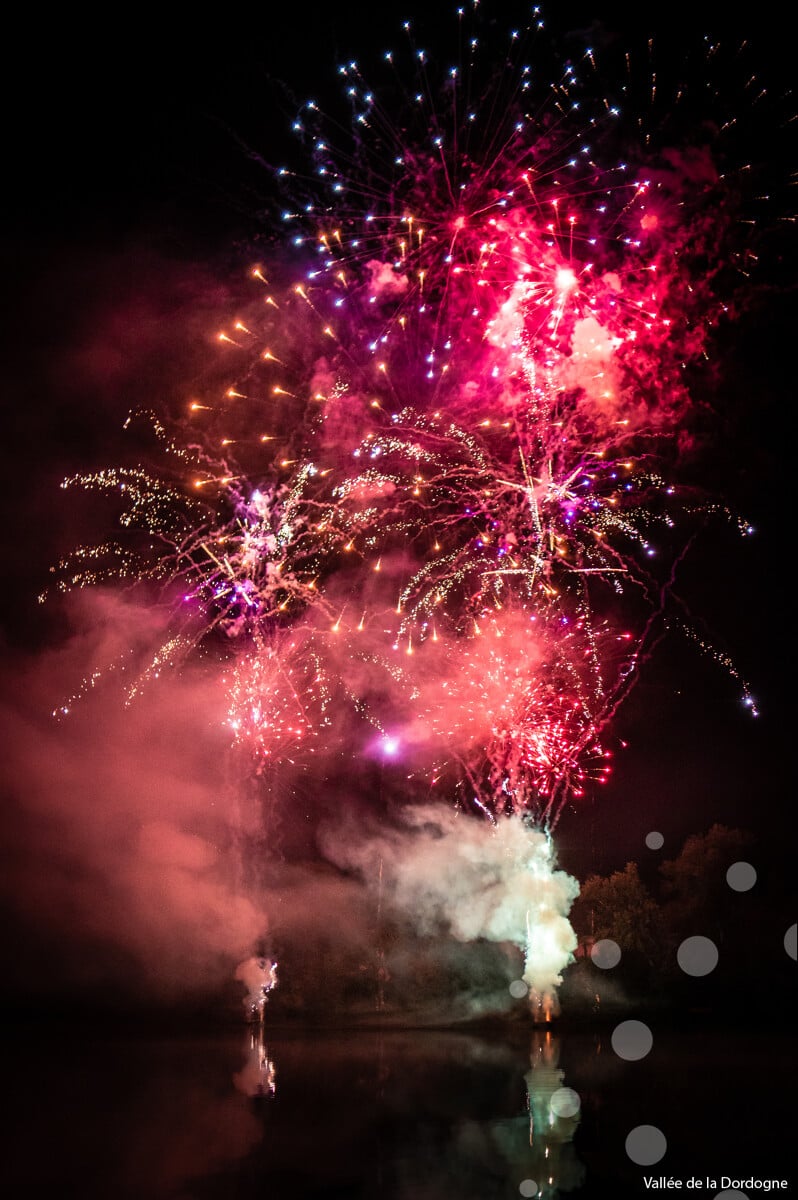 Feu d'artifice à Beaulieu-sur-Dordogne