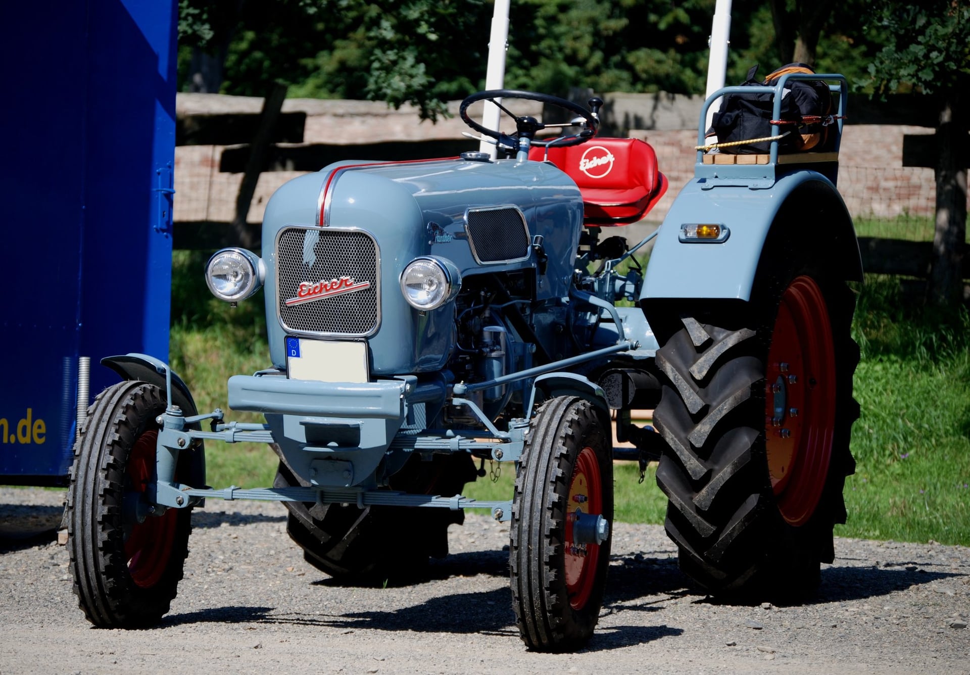 Exposition de tracteurs et d'outils anciens