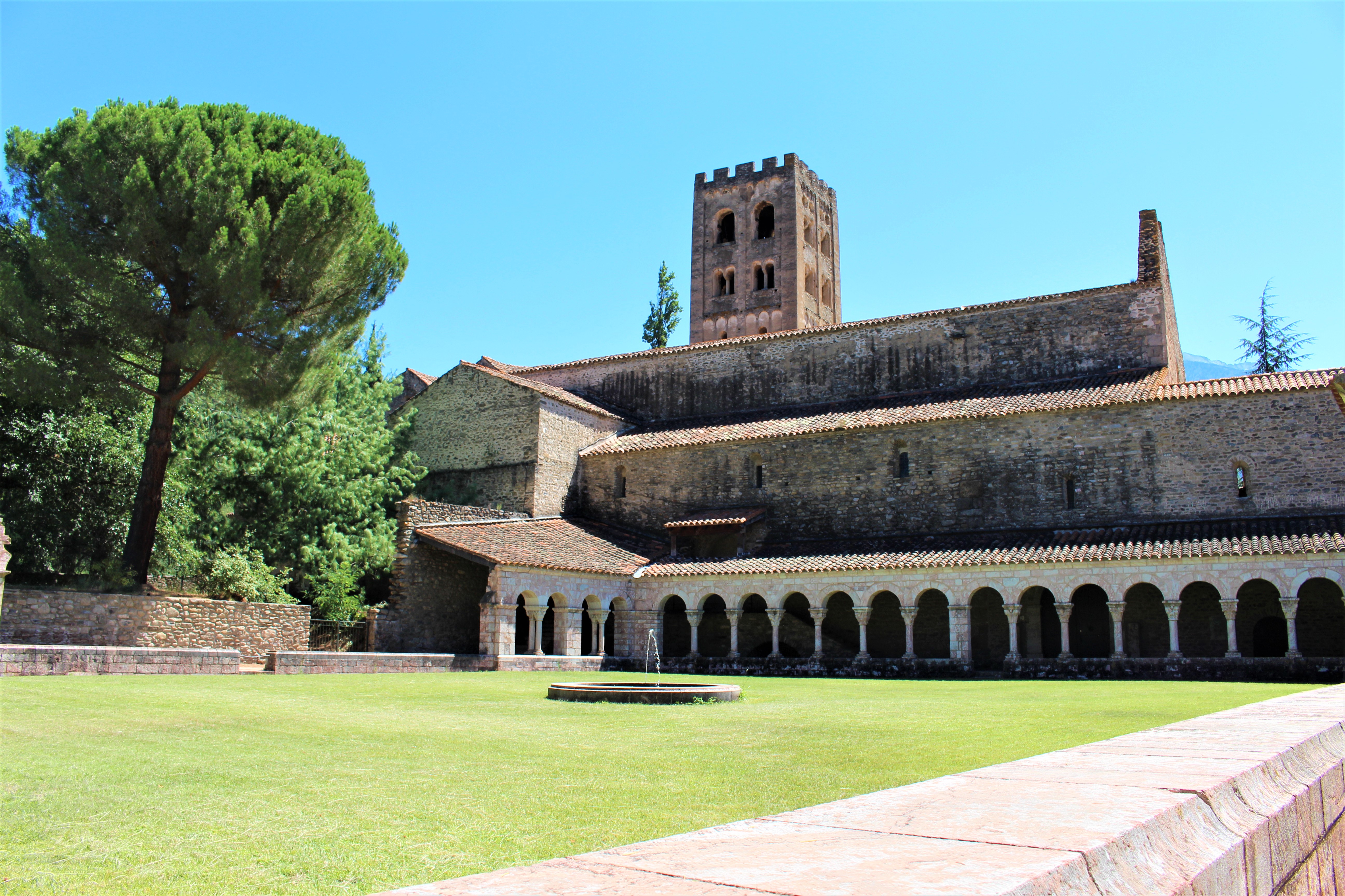 LES BALADES DU CONFLENT : "VISITE DE L'ABBAYE DE SAINT-MICHEL-DE-CUXA"