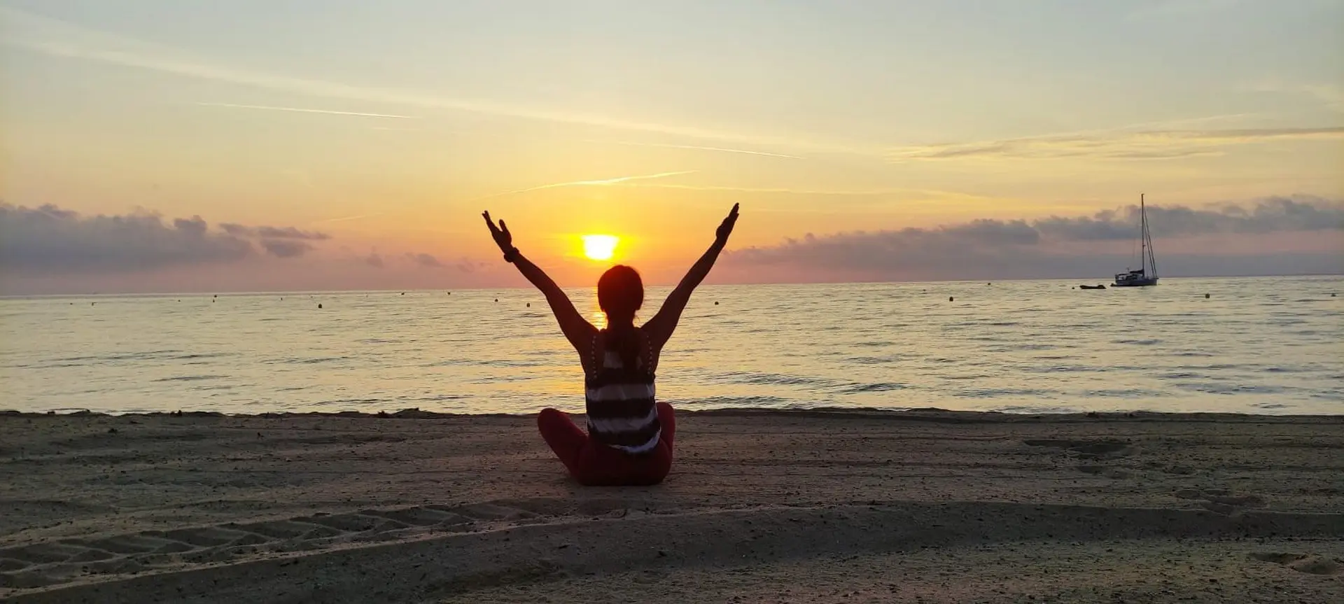 Yoga au lever de Soleil