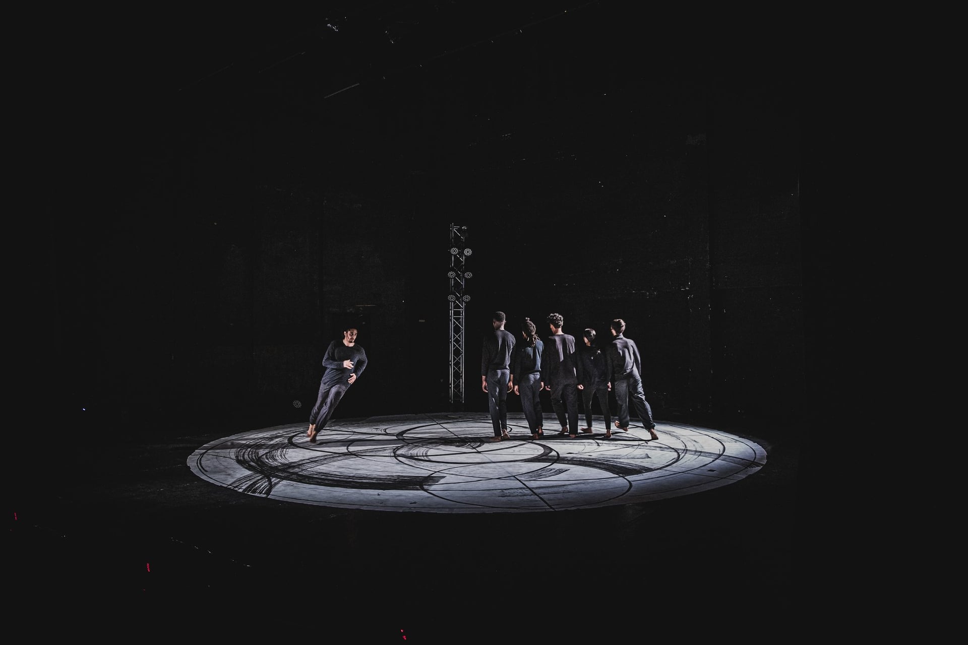 Agora Pôle National Cirque - Crossing / Studio 8 - Hadi Nahleh