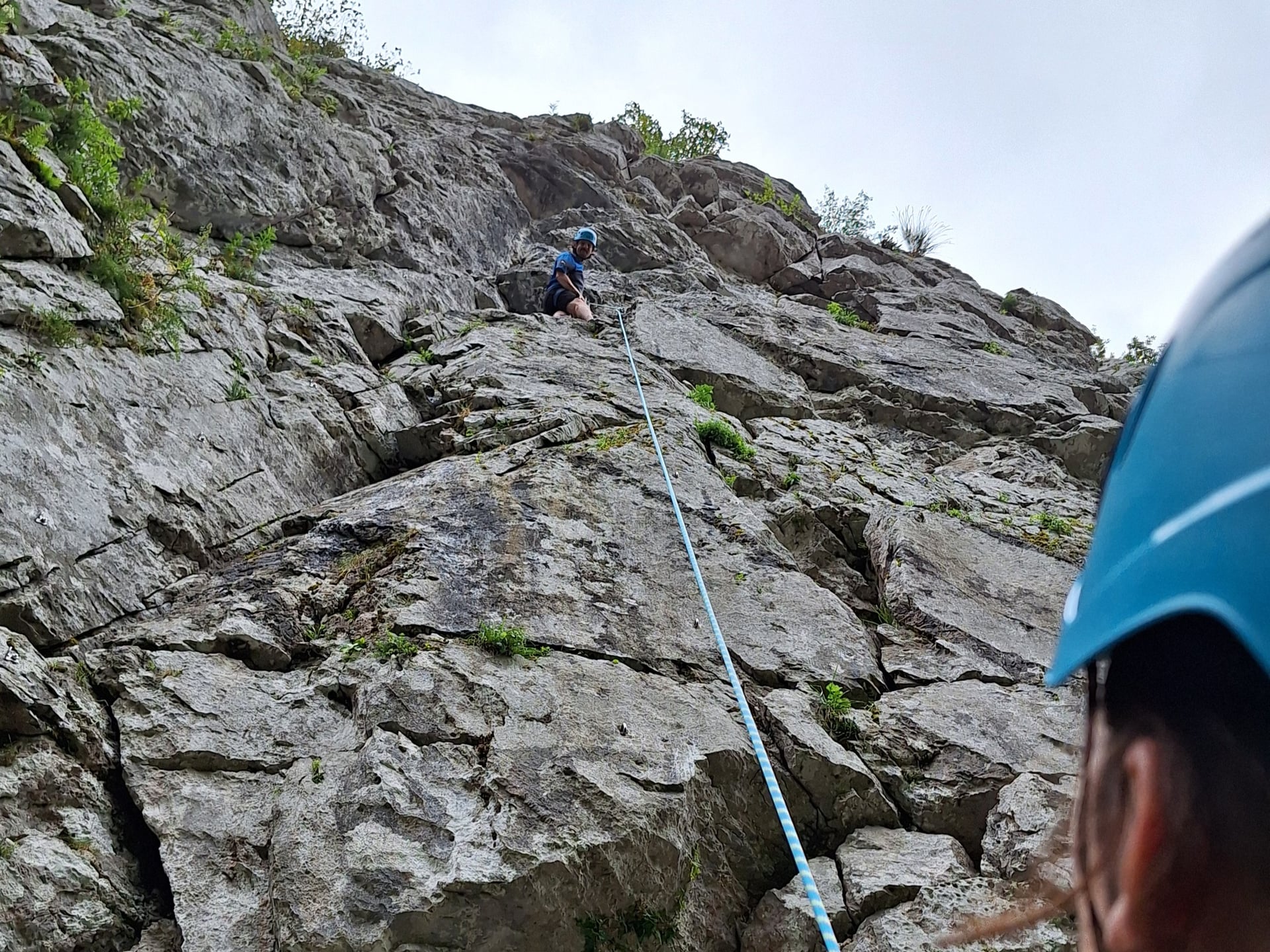 Séance d'escalade en milieu naturel