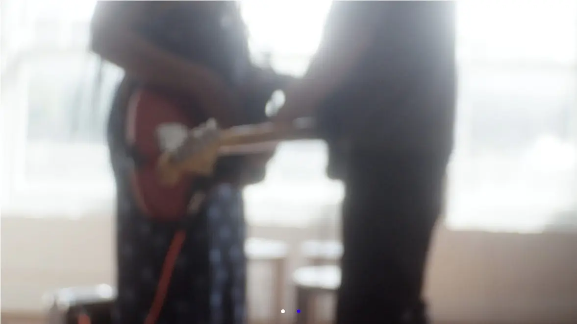 Performance de Kim Gordon et Dimitri Chamblas