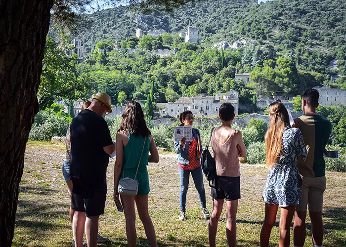 Intrigue au Vieil Oppède
