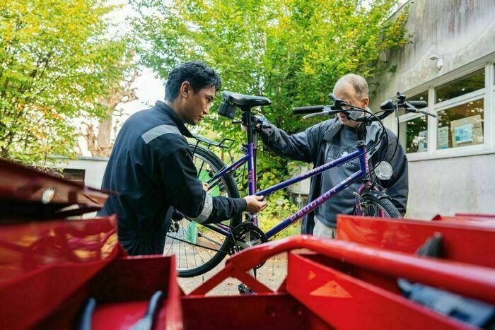 Atelier vélo : Aide à l'auto-réparation et stand de sécurité routière
