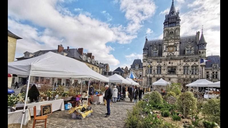 Marché mensuel d’antiquités