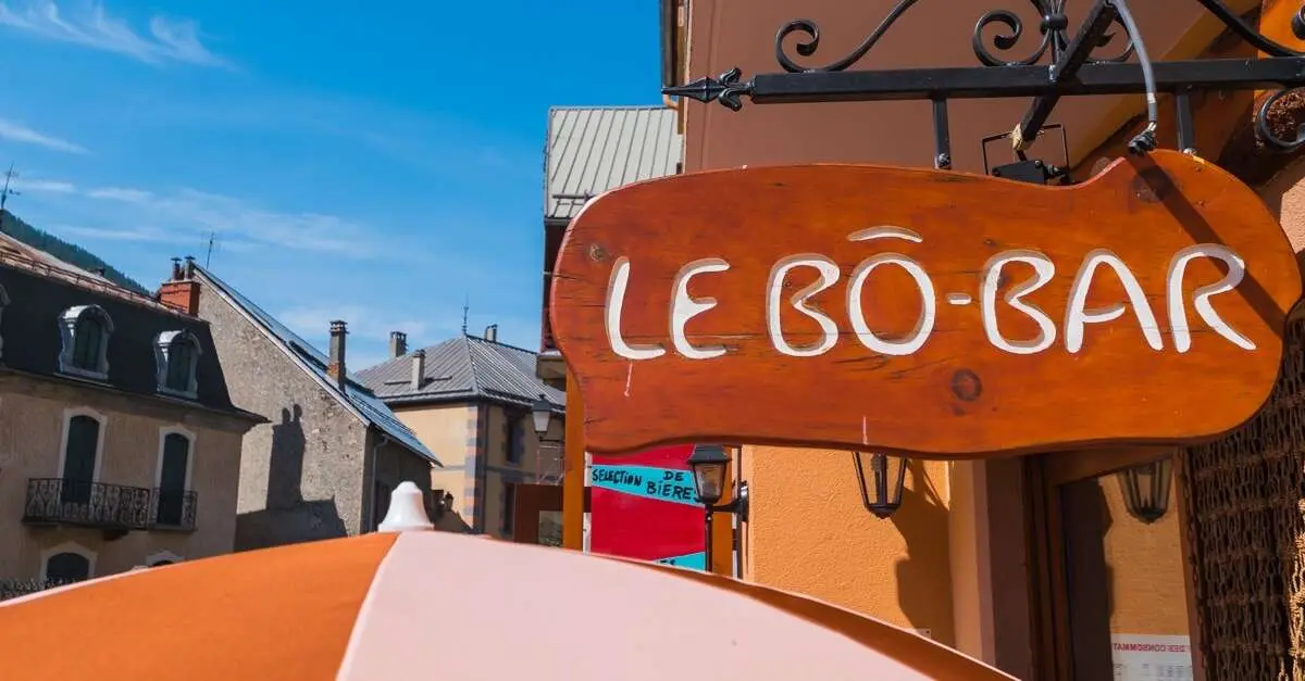 Repas en musique au Bô Bar avec Nicolas en guitare acoustique