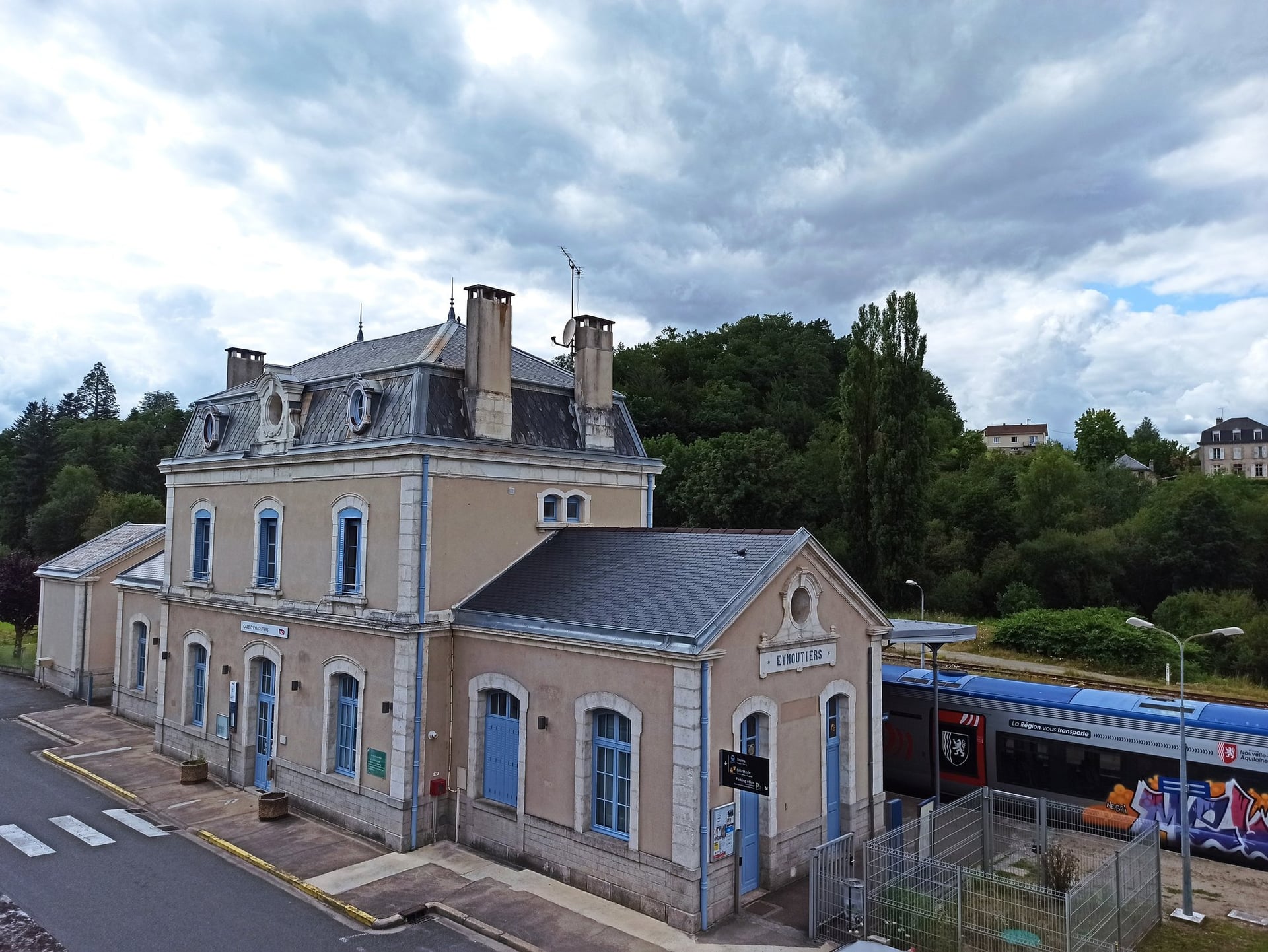 Exposition : Un train peut en cacher un autre