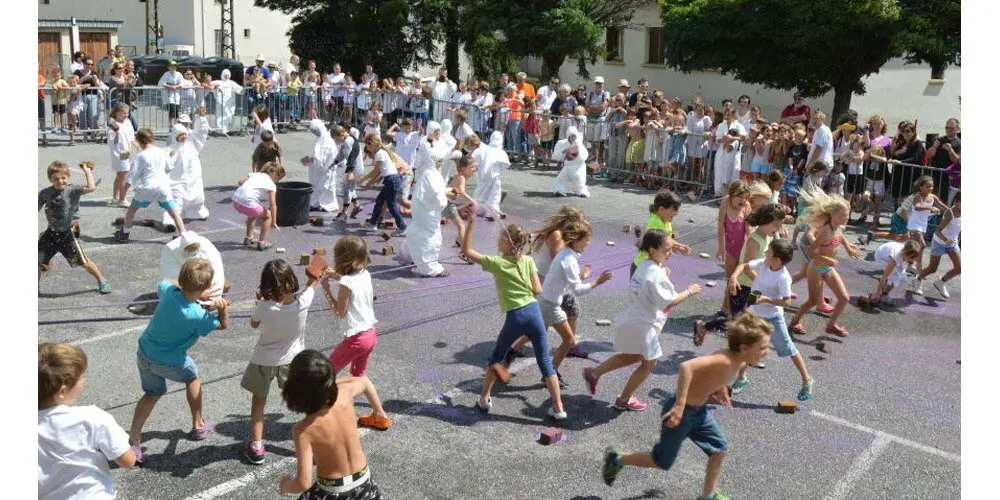 La Bataille d'éponges colorées