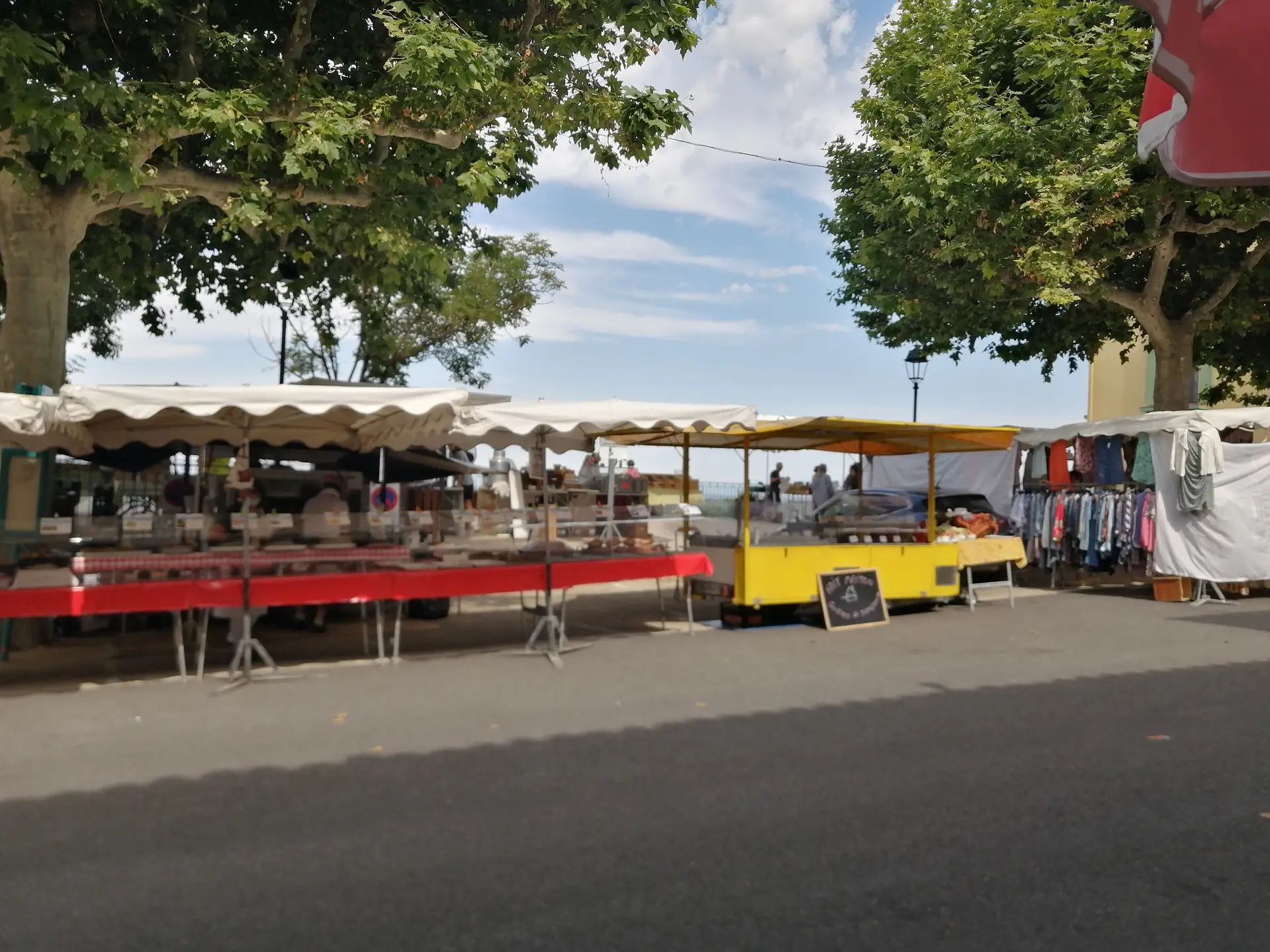 Petit marché provençal d'Aiguines