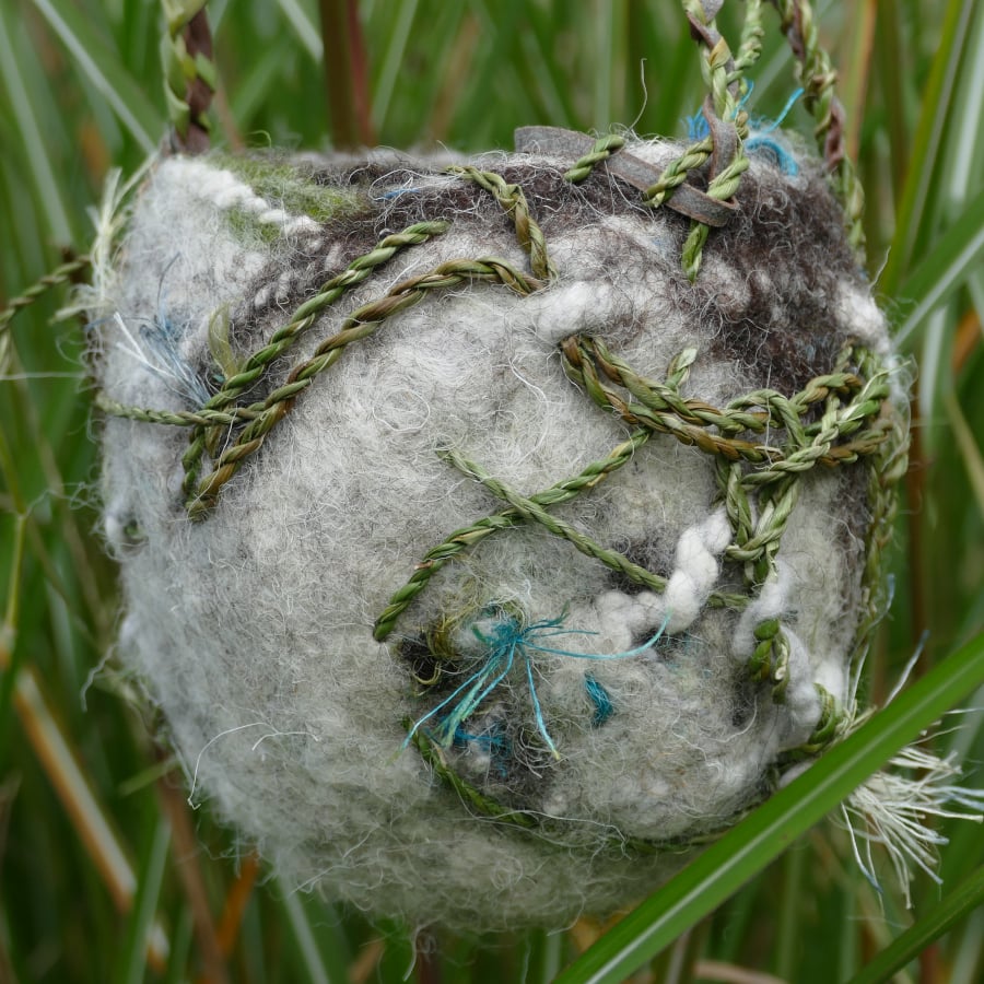 Stage de feutre de laine et tressage végétal