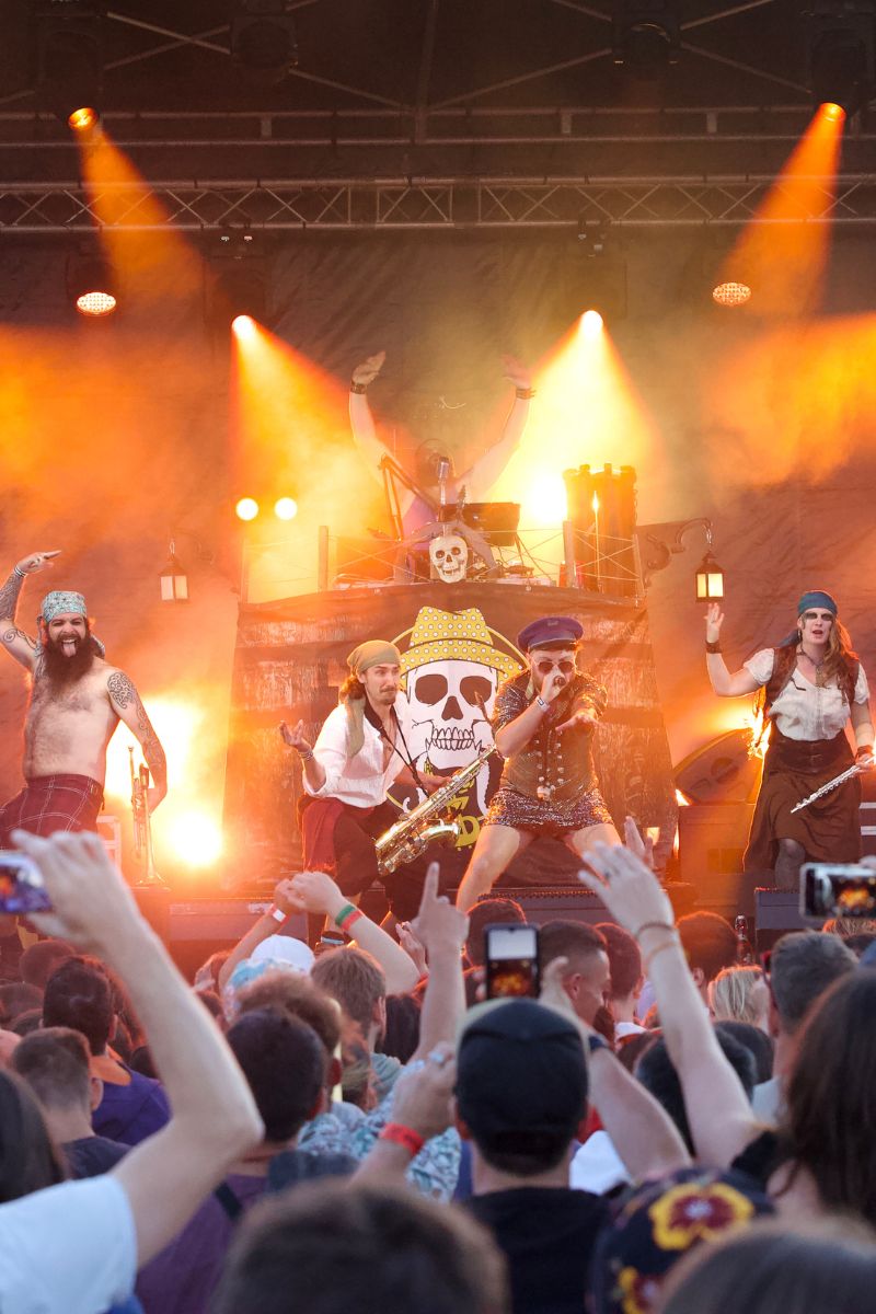 Festival au Village - Golden Parachute  - Concert Turbo Pirate Party