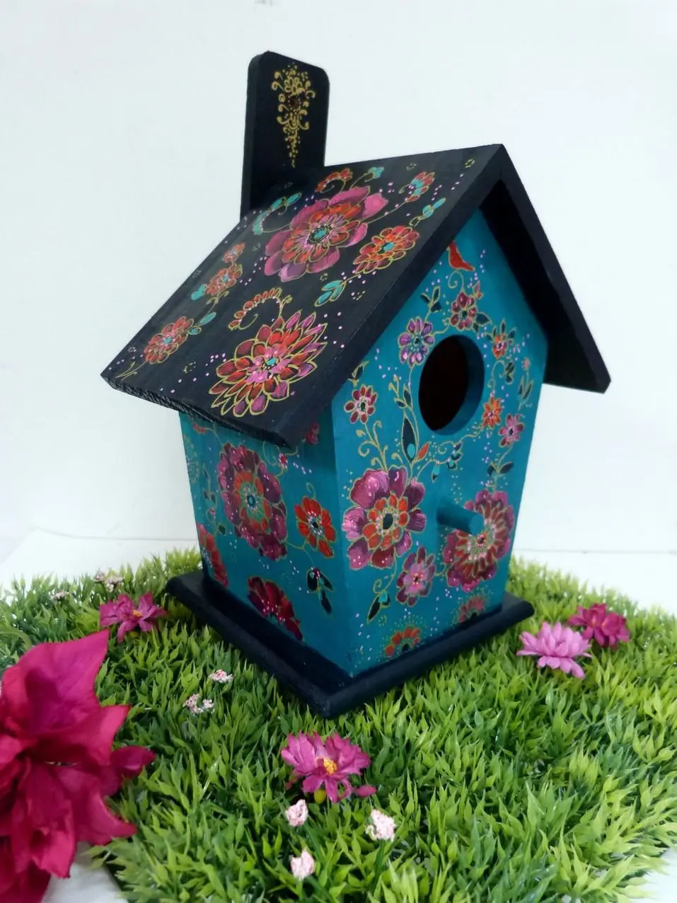 Atelier décoration de mangeoires et nichoirs à oiseaux pour l'arbre du village