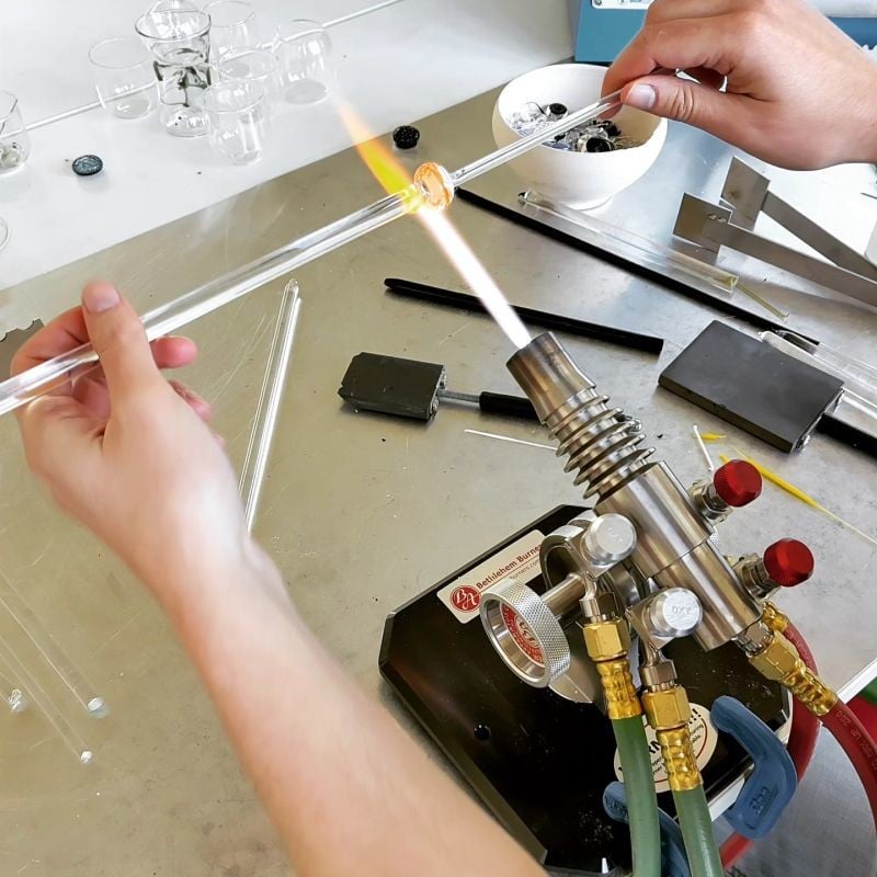 Rencontre d’artistes & artisans d’art – Flora LE GOURRIEREC et Sébastien CHOLLET – Artisans verriers