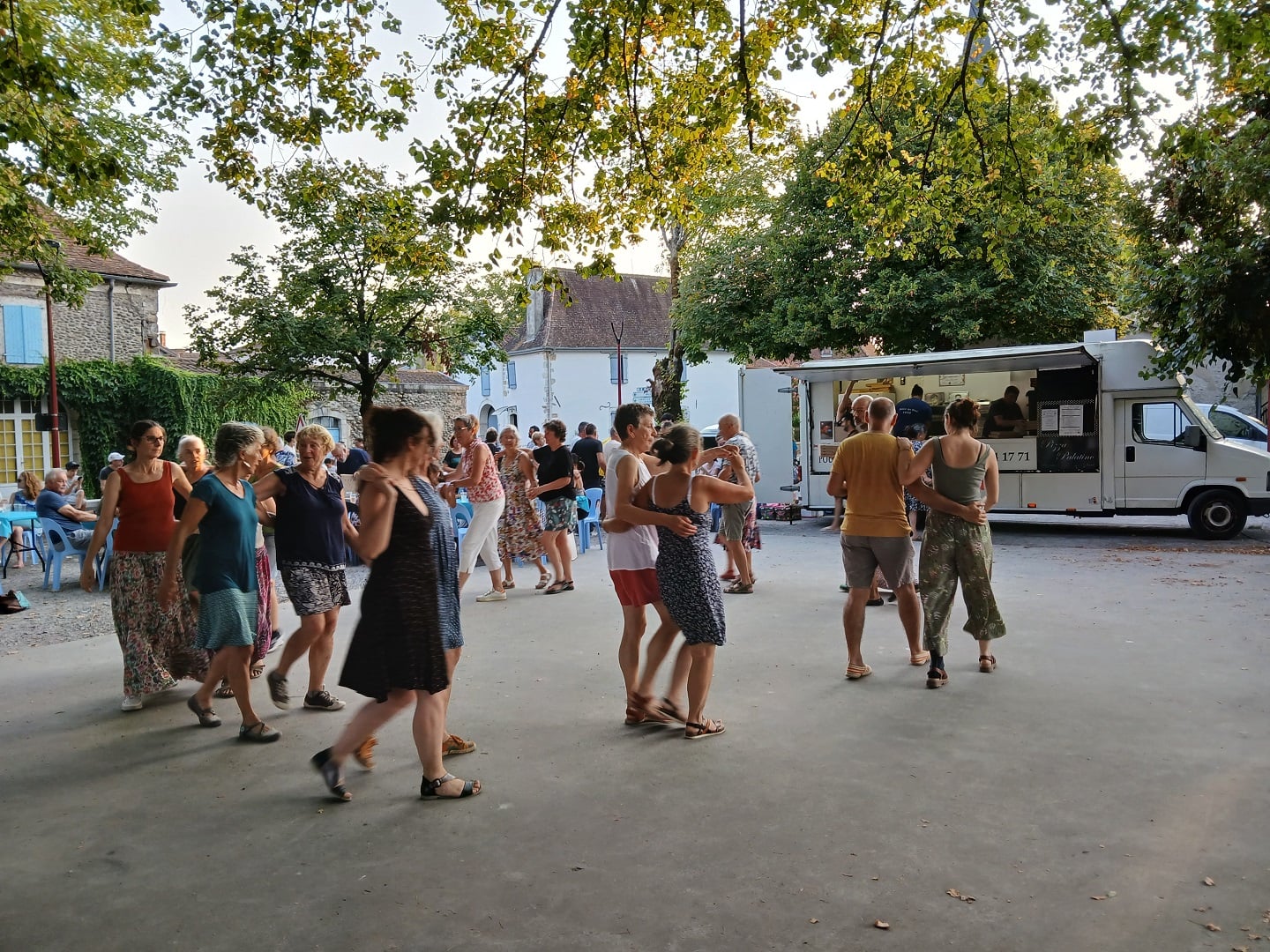 Initiation aux danses régionales