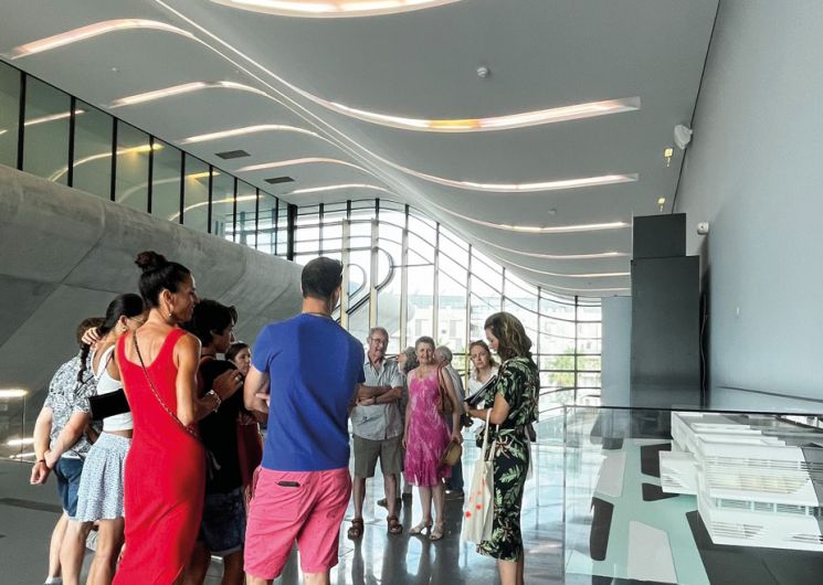 VISITE ARCHITECTURALE DE PIERRESVIVES
