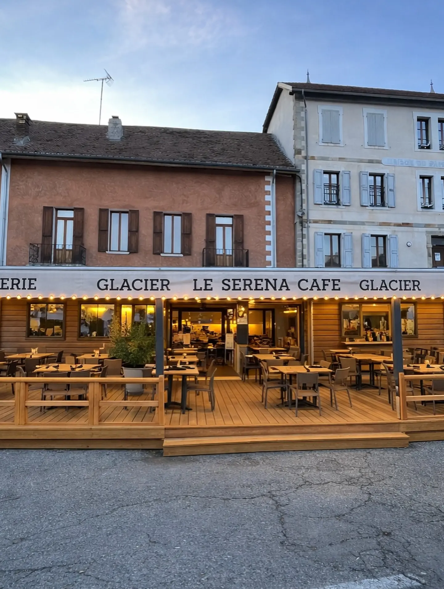 Spring party au Serena Café