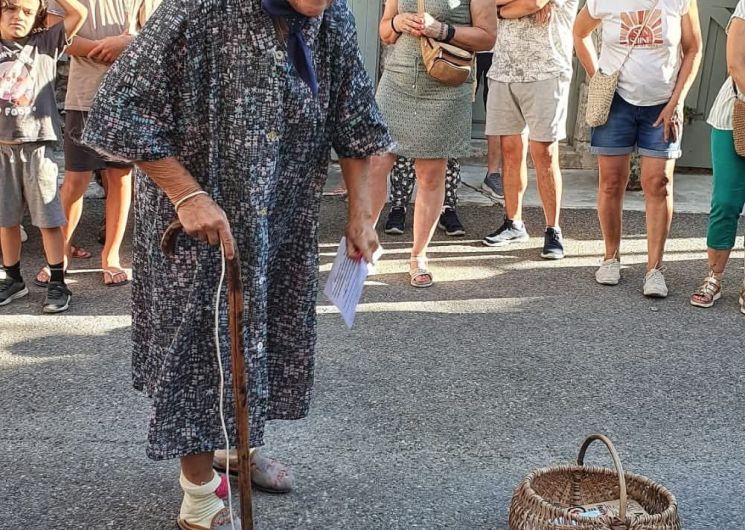Drôle de visite à Aiguèze