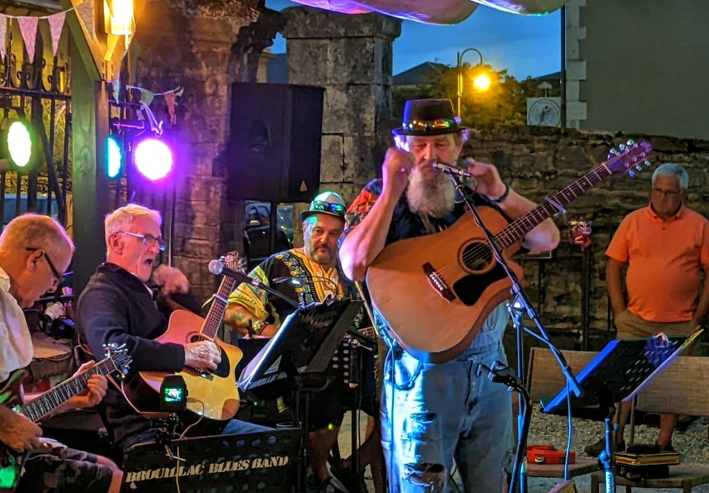 Les Franglais by Château de Gâteaux : Friday night is music night - Brouillac Rockers