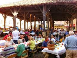 Repas Nocturne sous la Halle de Belvès