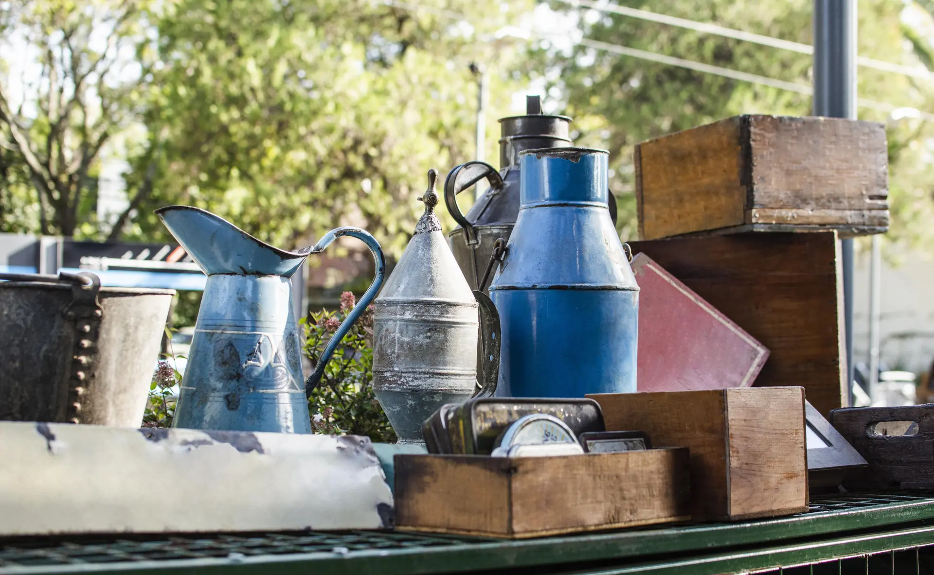 Vide grenier des Chats libres de Vedène