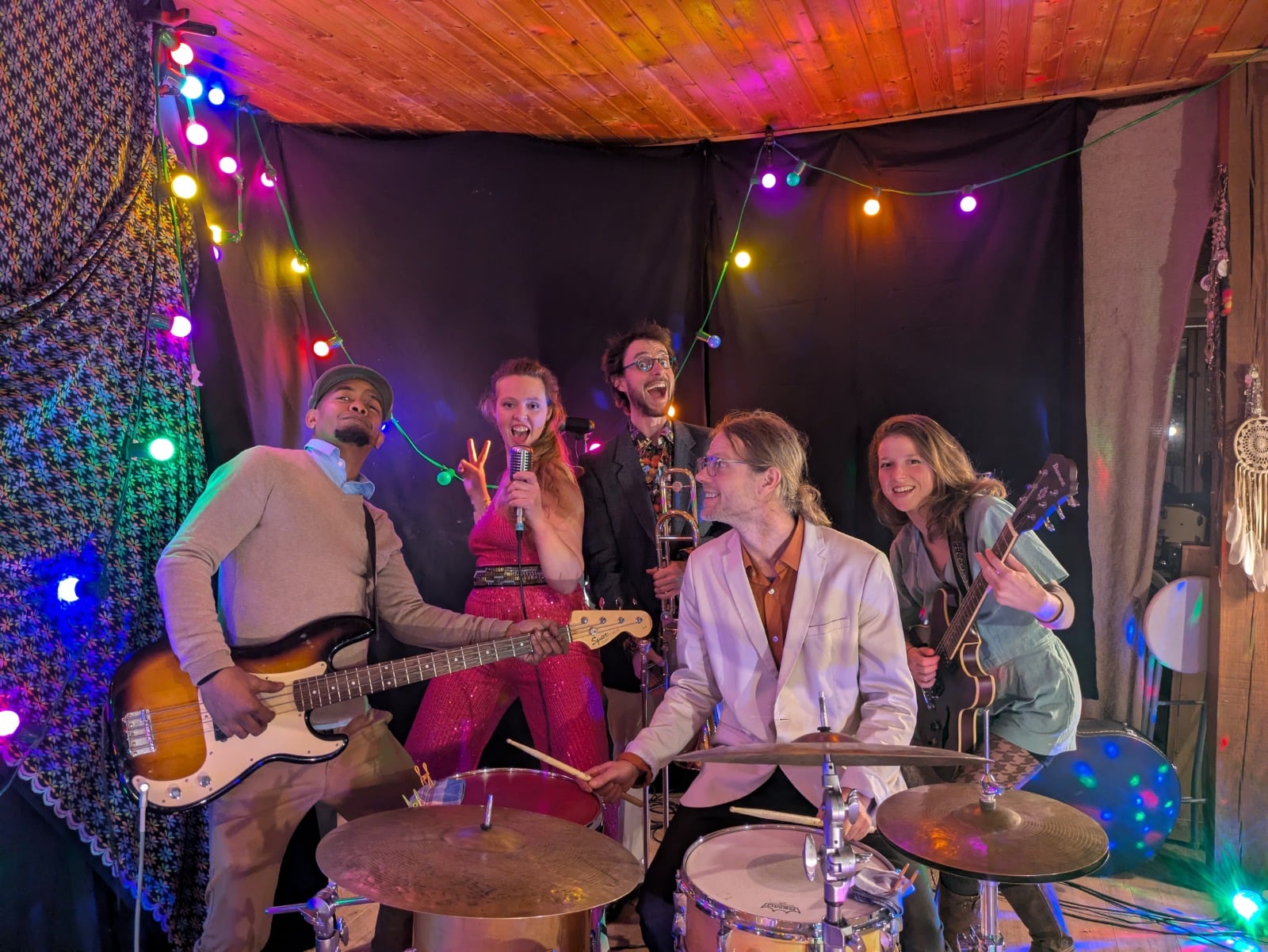 Concert caravane à musique - Les Reines Bees