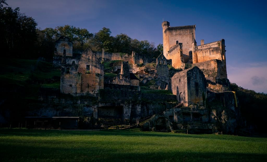 Atelier sculpture sur pierre au Château de Commarque - Châteaux en fête