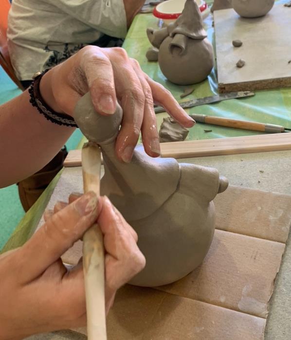 Atelier poterie : Façonne ton super-héros !