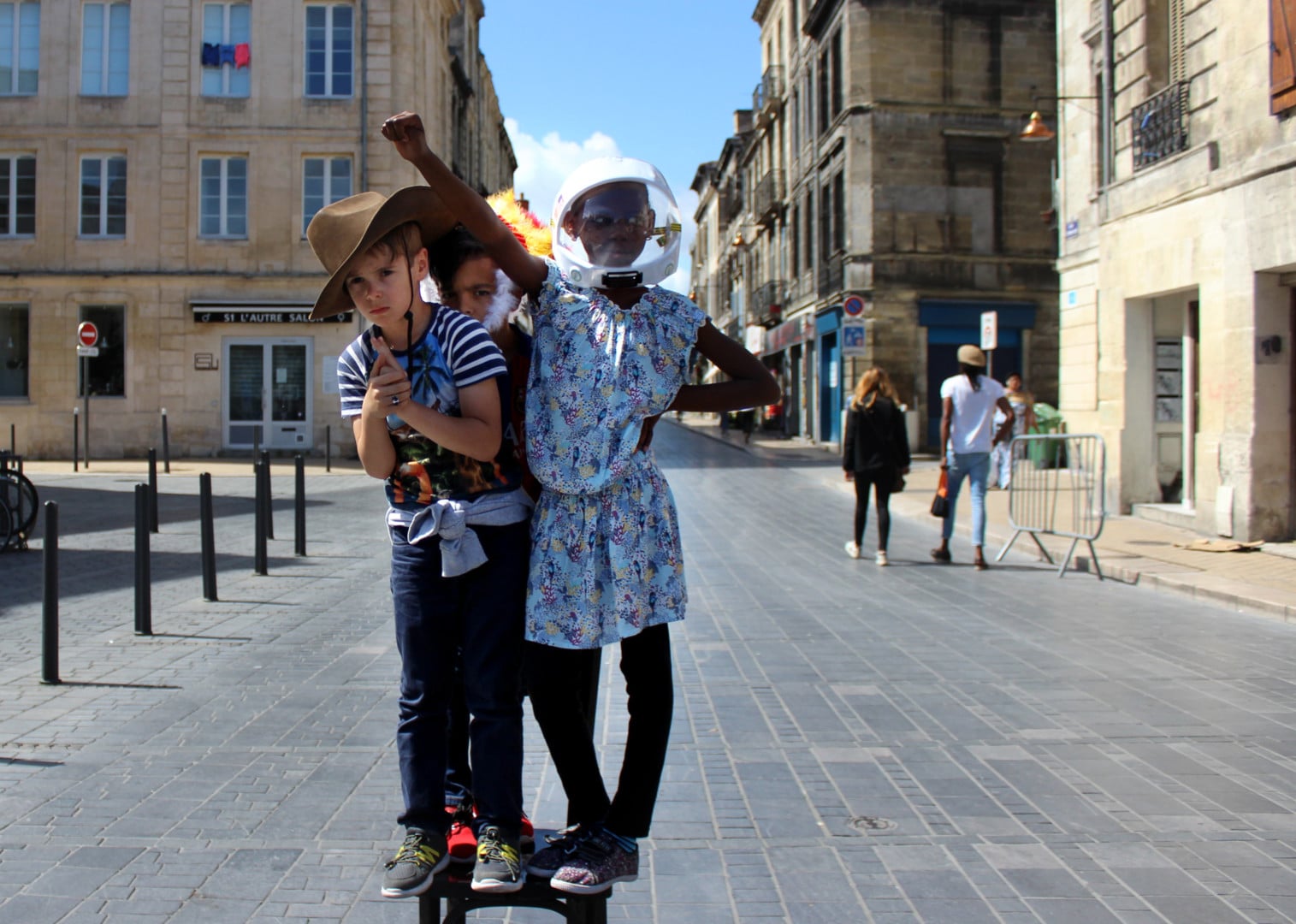 Théâtre – 50 Mètres, La Légende Provisoire