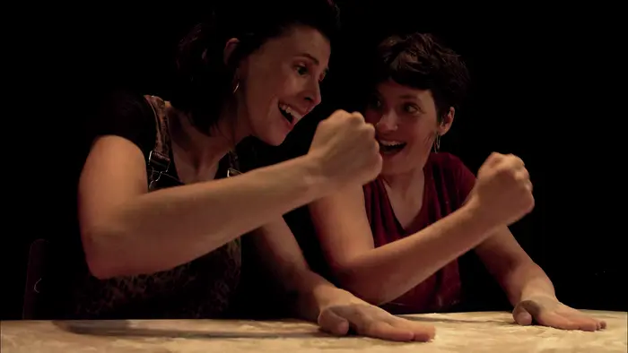 Théâtre - Du poing sur la table !