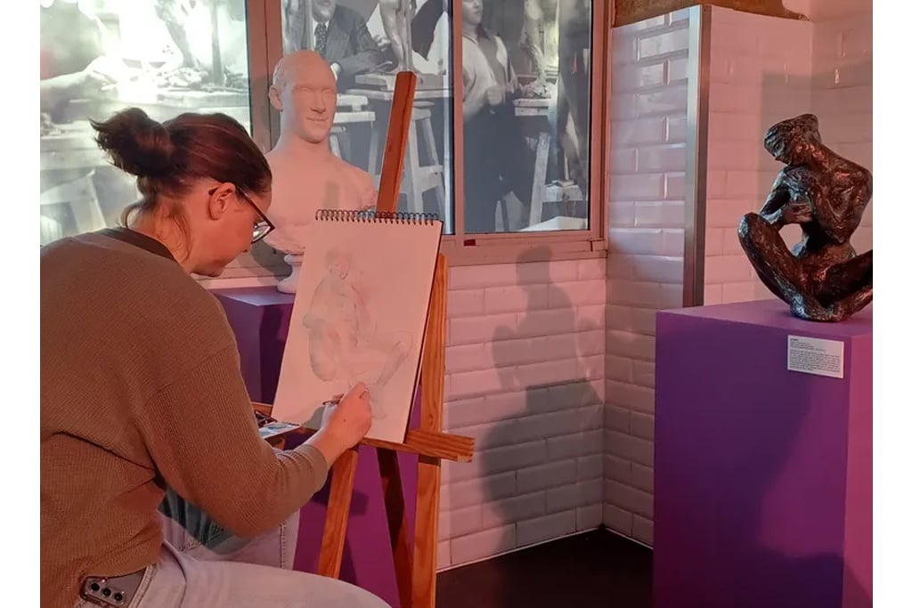 Grand cours de dessin au musée