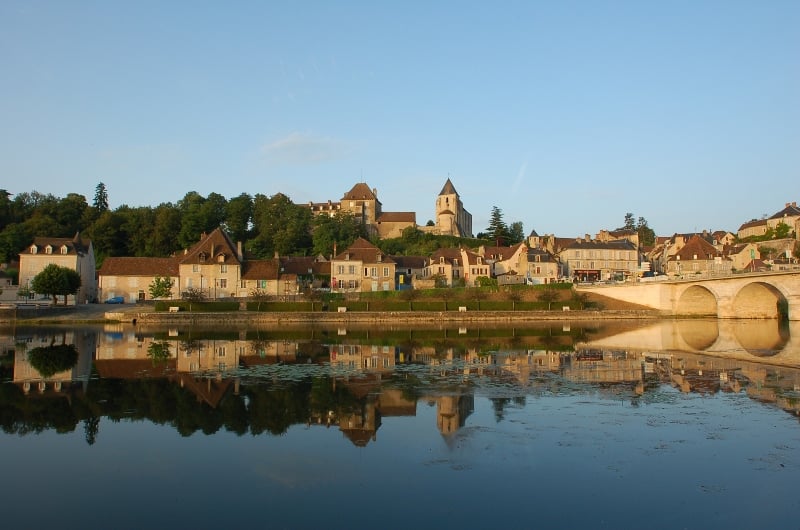 Laissez-vous guider par Pierre, guide passionné, dans la ville haute du Blanc