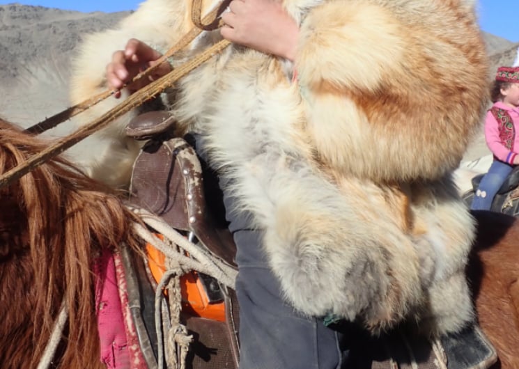 REGARD TOURNÉ VERS LES DERNIERS NOMADES KAZAKH