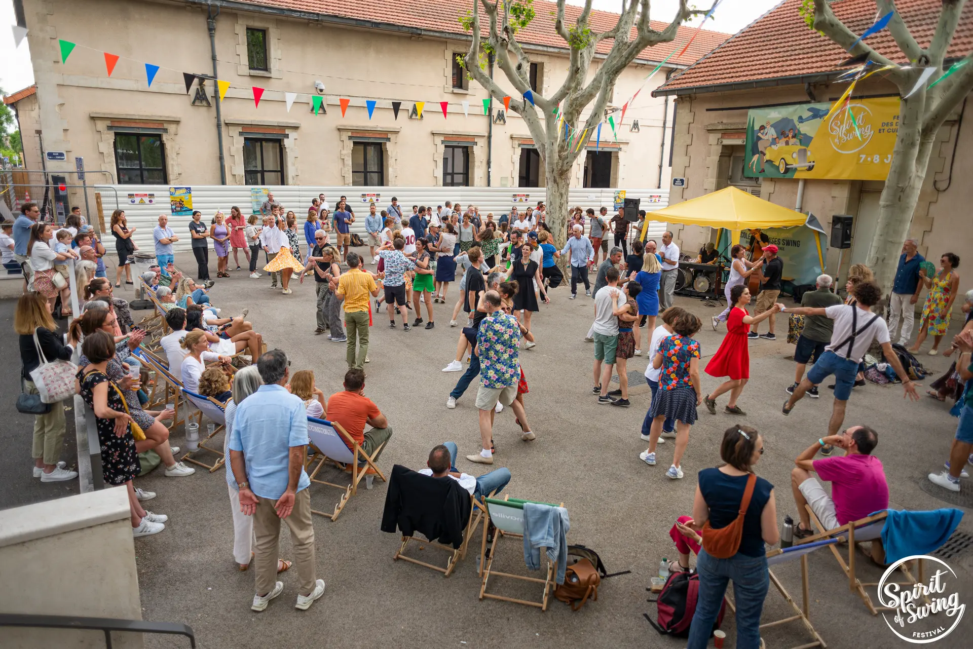 Guinguettes swing en plein air avec musiciens et danseurs
