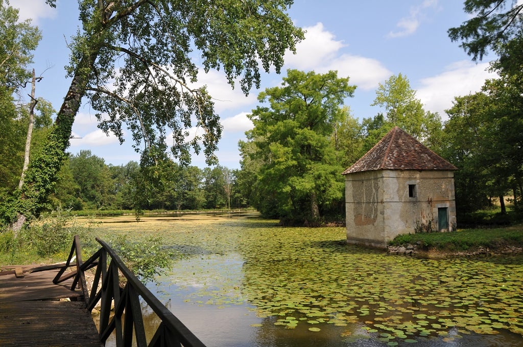 Le château du Ry-Chazerat et son domaine : château (extérieur) et fours à chaux