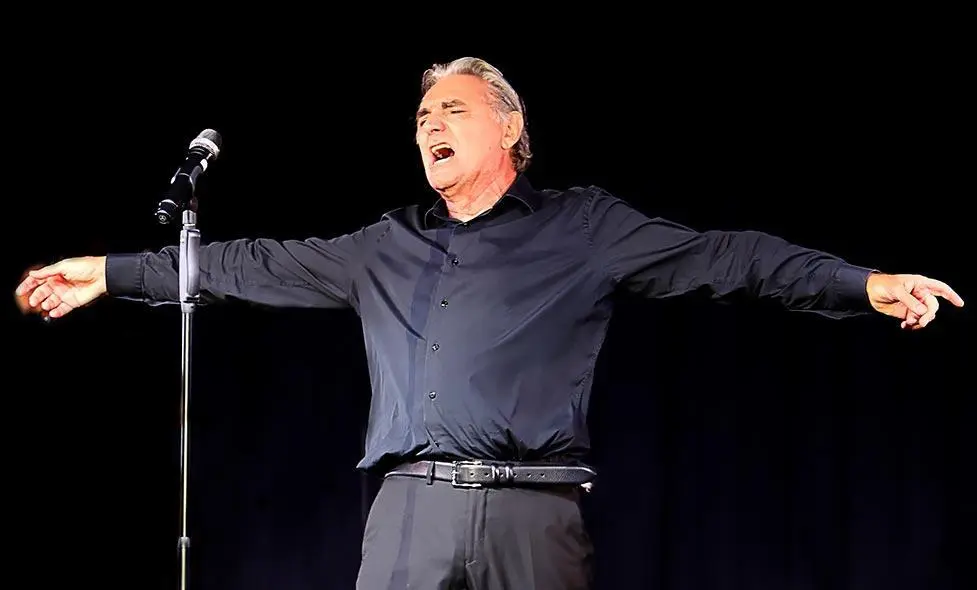 Bernard Persia chante Lamaznavour - La Tour