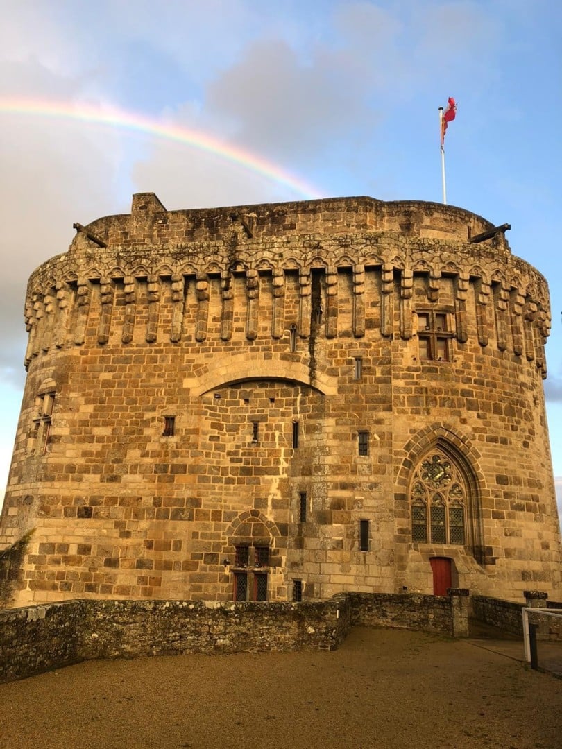 Atelier peinture végétale pour les tout-petits au château de Dinan (6 mois/6 ans)