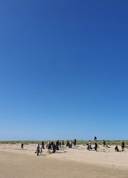 Ramassage des déchets sur le littoral de la Réserve de Beauguillot