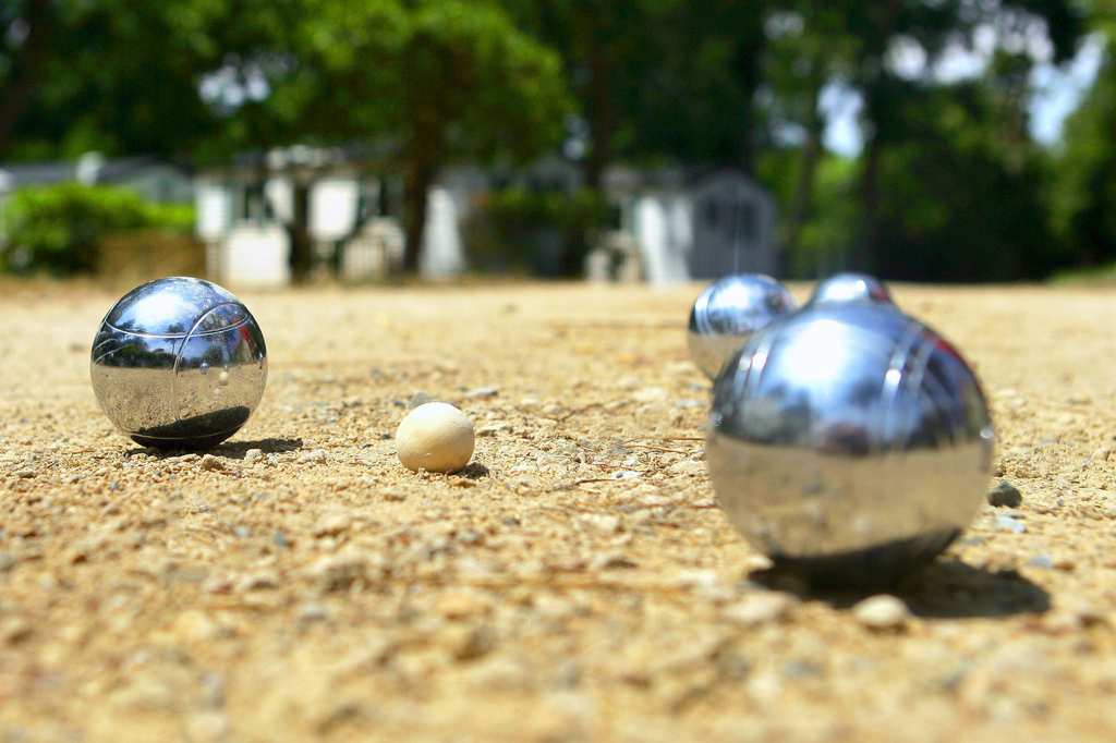 Concours de pétanque et vide dressing