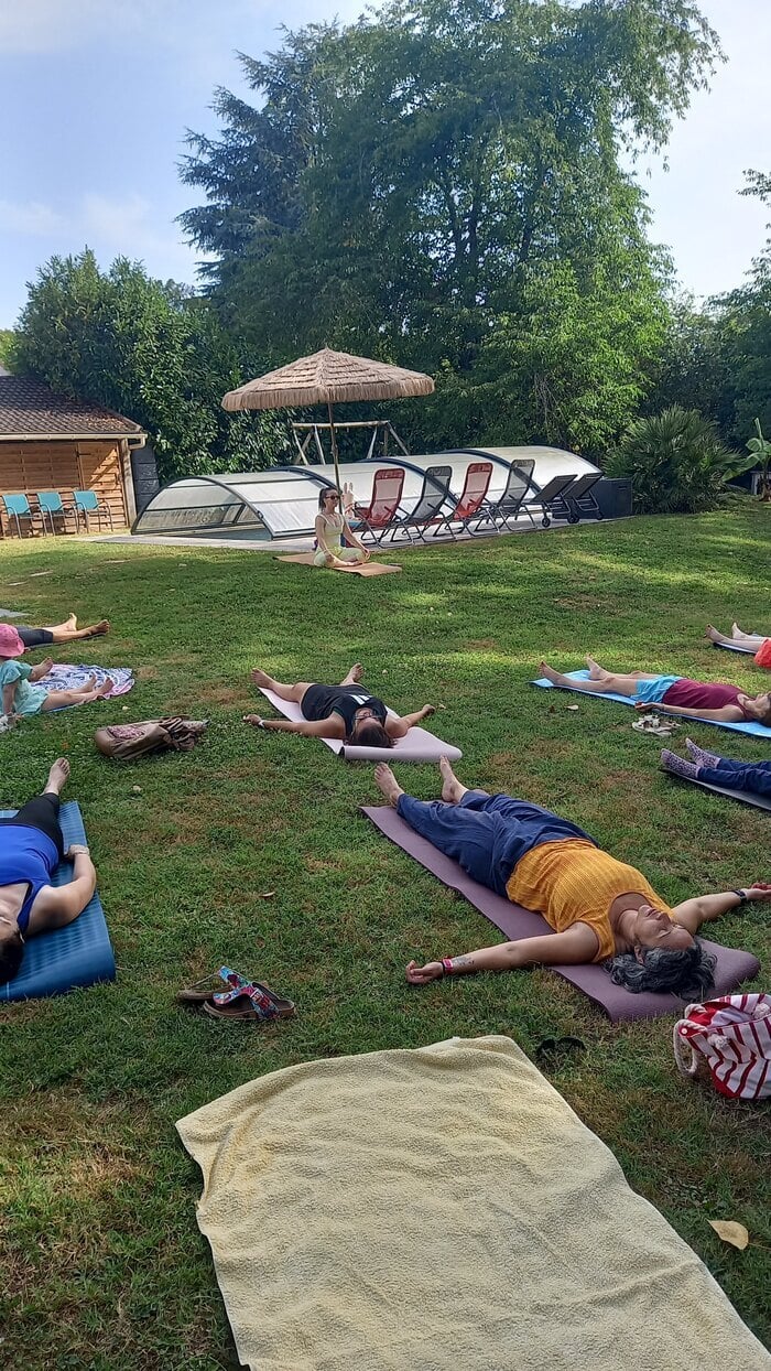 Soirée Yoga au bord de la piscine