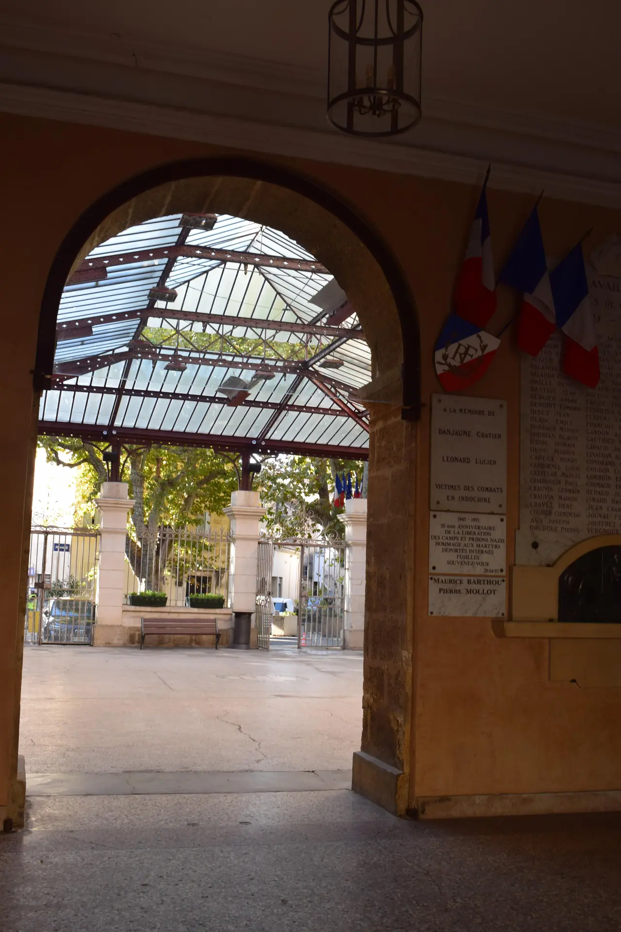 De la maison commune à l'Hôtel de Ville