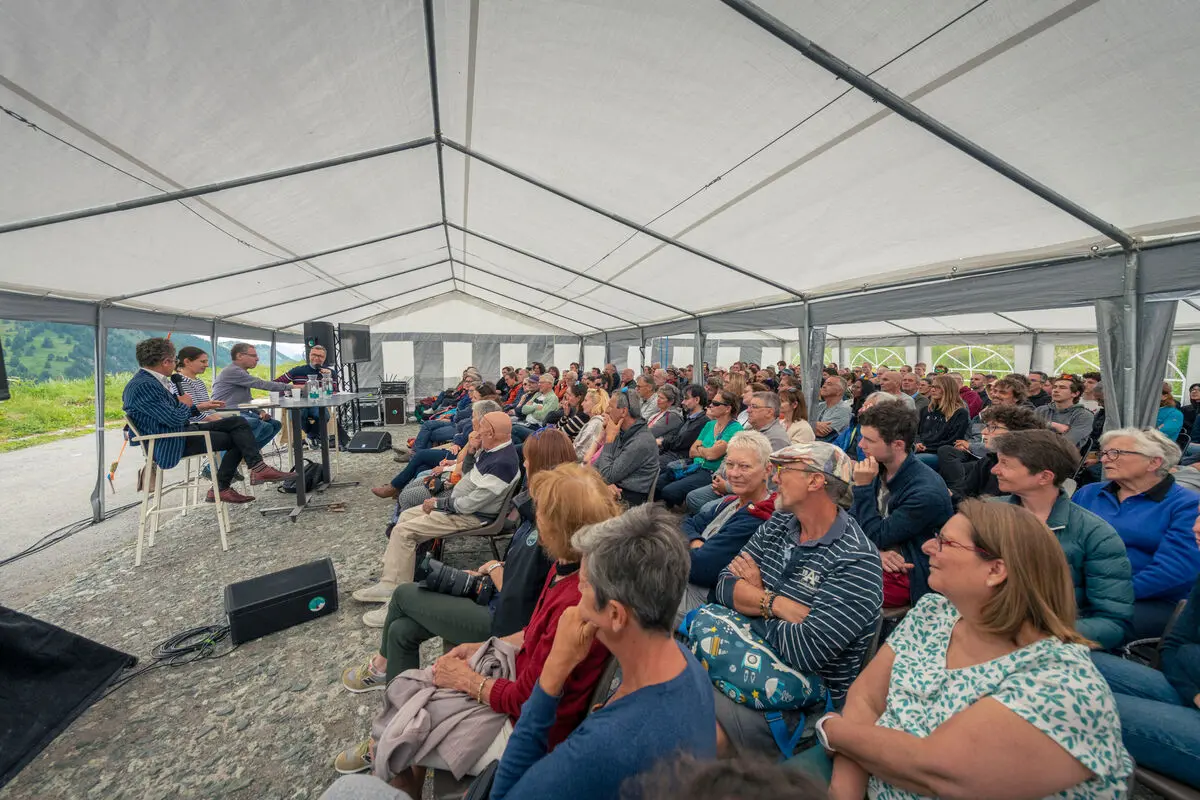 Rencontre en ciel pur - Table ronde "Qu’est-ce que les nuances de couleurs racontent des planètes ? "