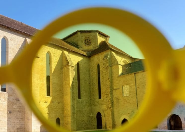Visite en famille sur la couleur jaune à l’abbaye de Beaulieu-en-Rouergue