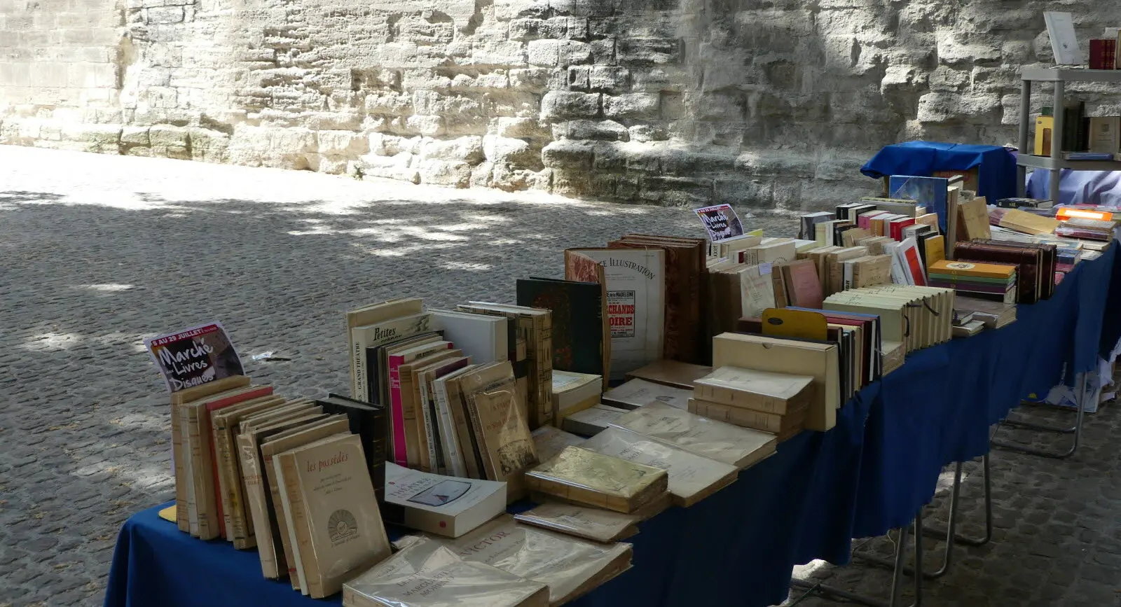 Marché aux livres, disques et affiches du Festival d'Avignon