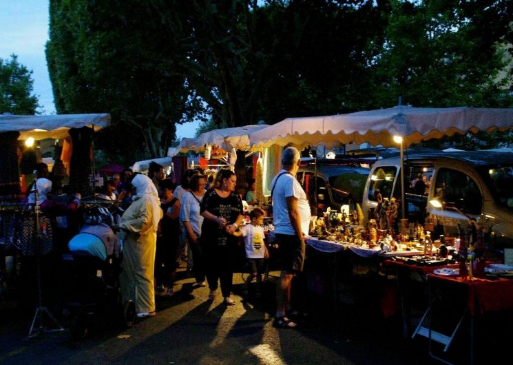 Marché nocturne – Rousson